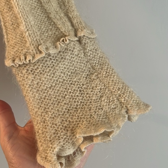 Marc Aurel cream turtleneck sweater
Size 36 - Picture 2 of 5